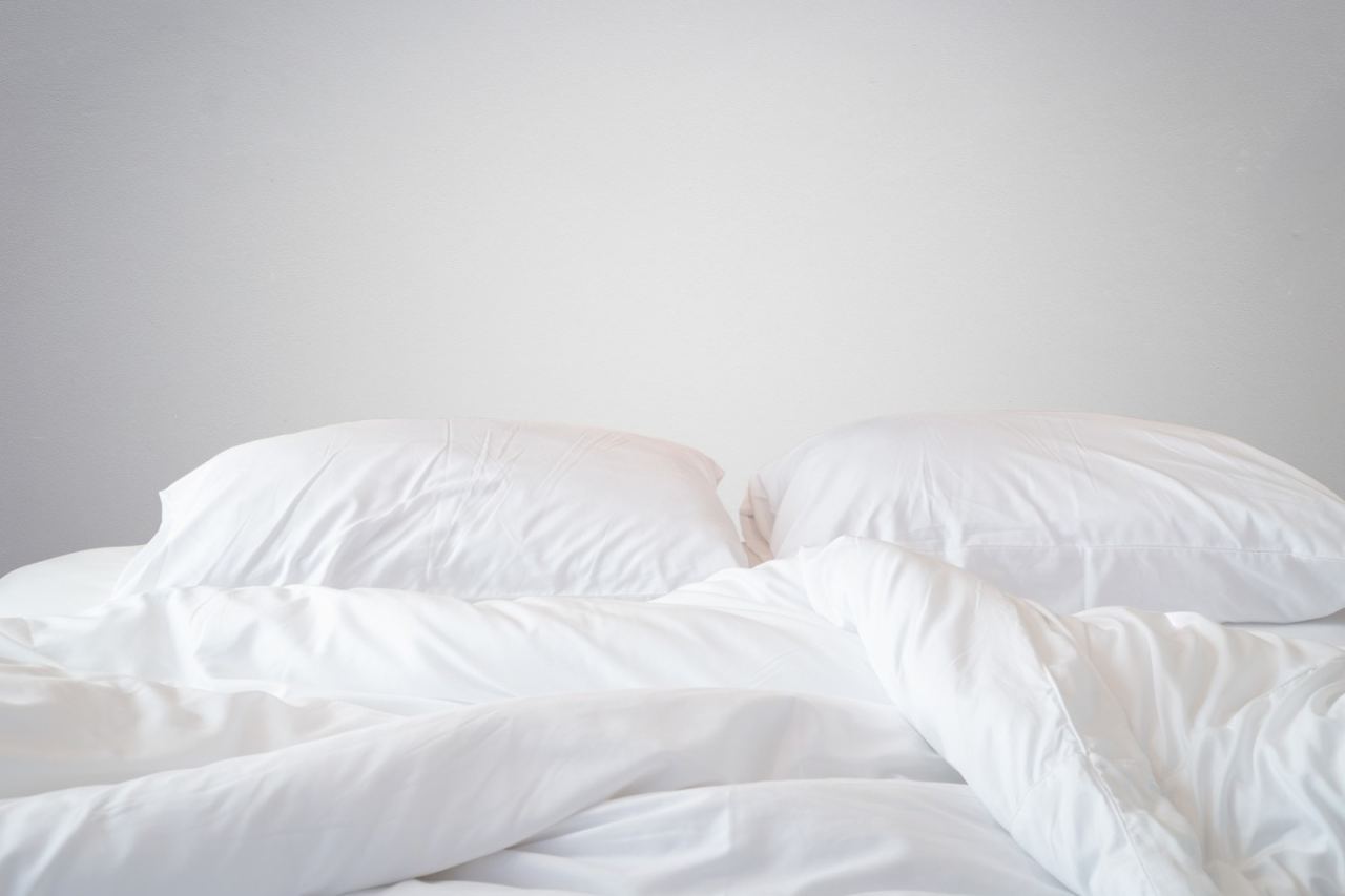 Clean white duvet and pillows.