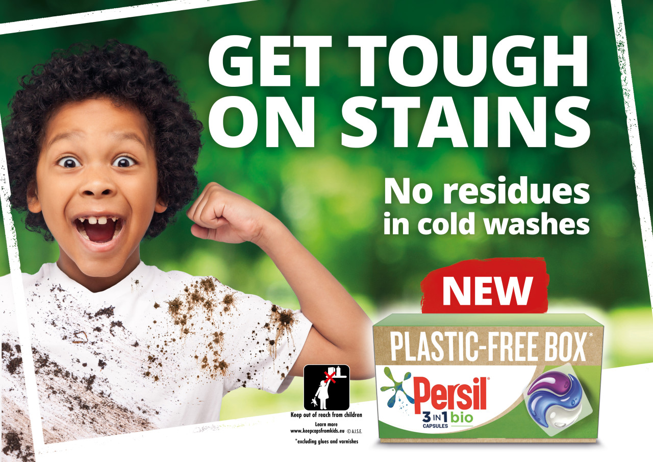 An image of a washing machine removing mud stains from white fabric clothing. Text on the image states ‘By washing at 30 degrees, you can save up to 60% energy* and help reduce your household bills. The asterisk says, from 60⁰C cotton cycle to 30⁰C eco. 