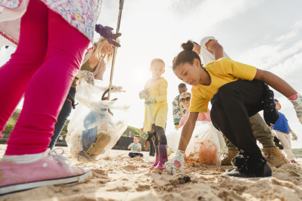 Children cleaning up a beach